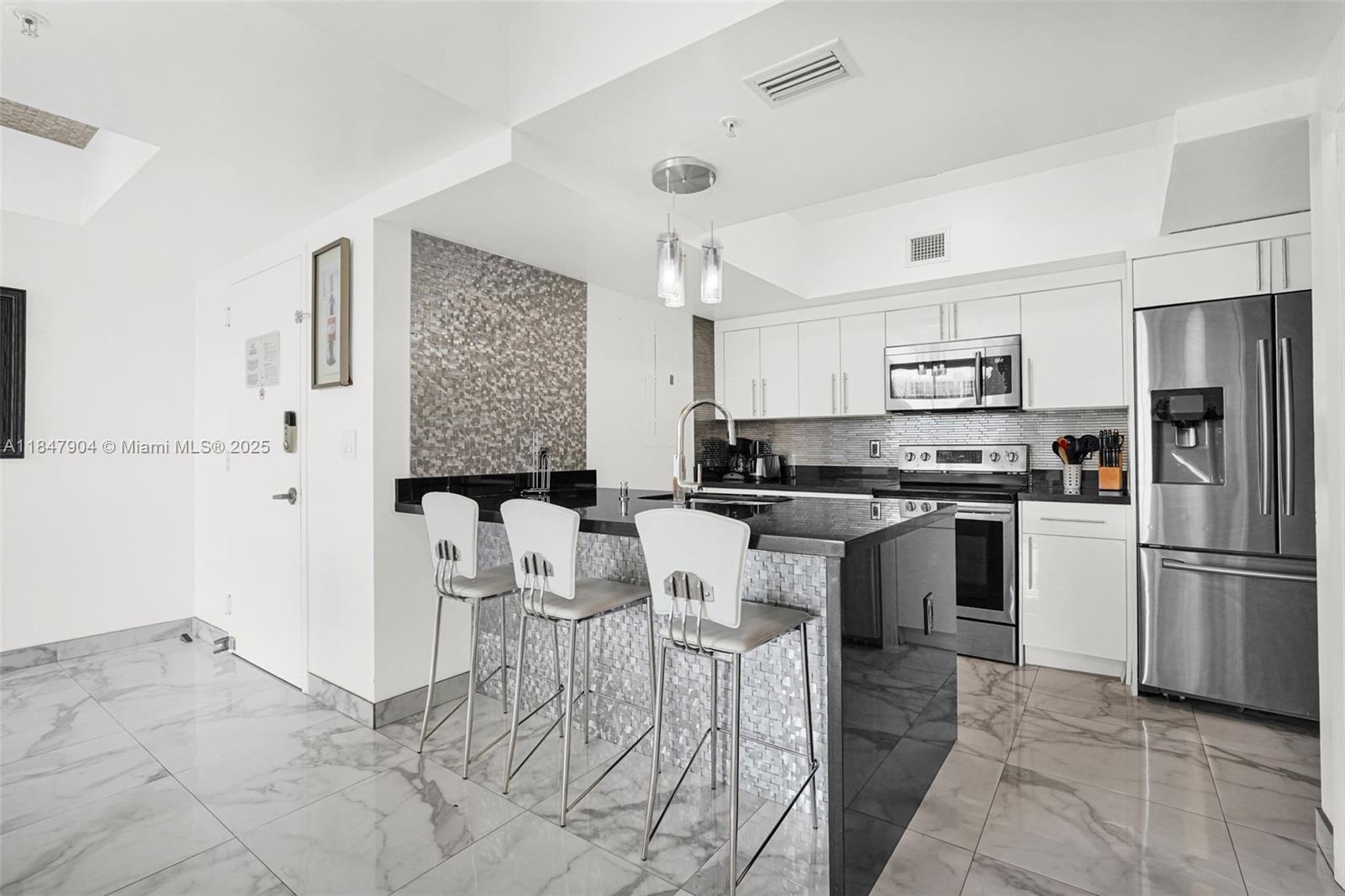 Fully Furnished 2 Bed / 2 Bath Condo in Sunny Isles Beach Spacious, beautifully decorated unit with large west-facing balcony, granite countertops, ceramic floors, and washer/dryer inside. Located in a luxury building directly across from the beach and within walking distance to restaurants, shops, parks, and top-rated K–9 schools. Enjoy resort-style amenities: heated pool & spa, gym, kids’ playroom, valet, 24/7 security, covered parking, Chabad Synagogue, vending machines, and ATM in the lobby. Rent includes high-speed internet, premium cable, and water. Minutes from Gulfstream Park, casinos, and dining.
