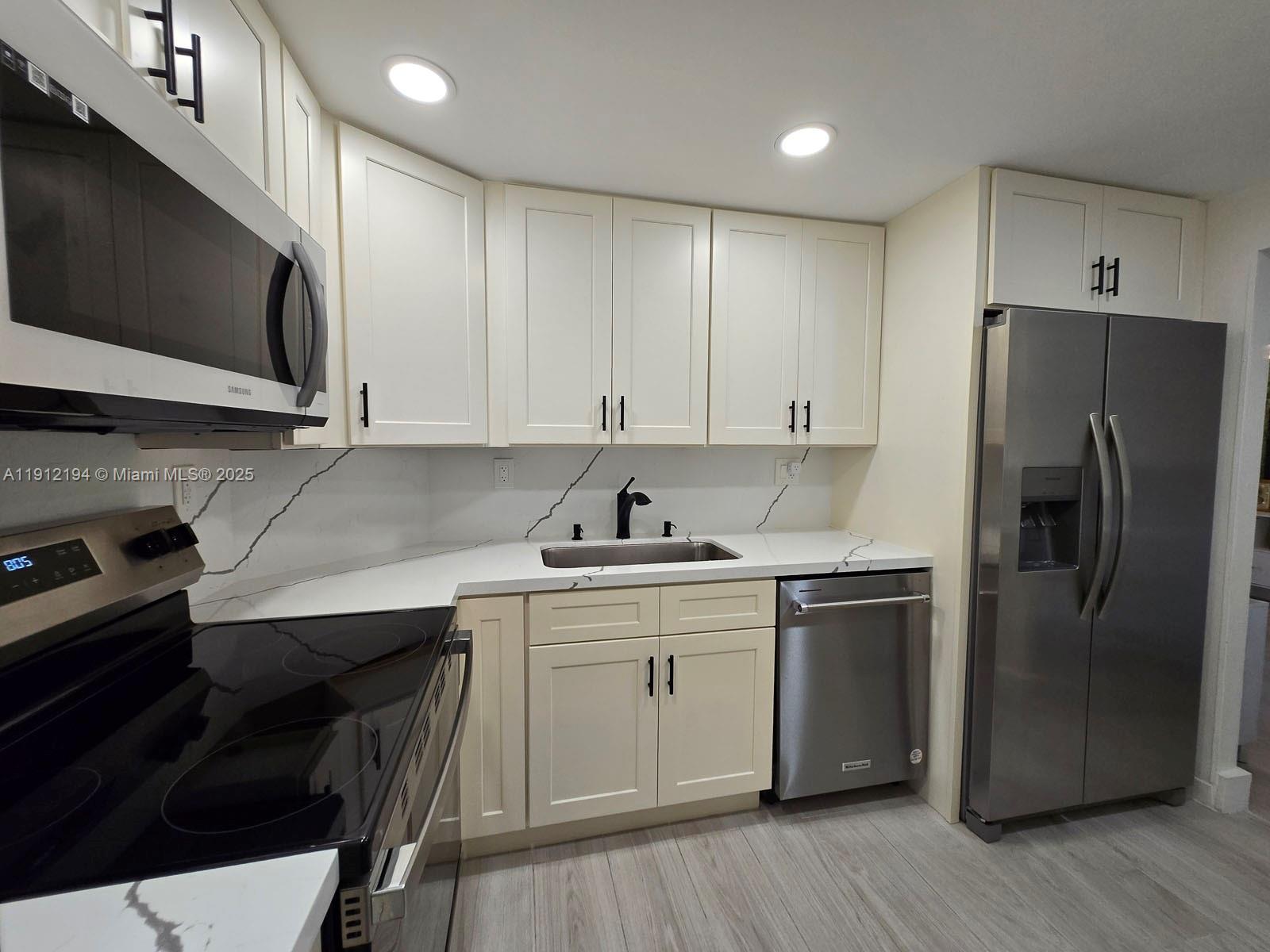 ARLEN HOUSE CONDO - Residential