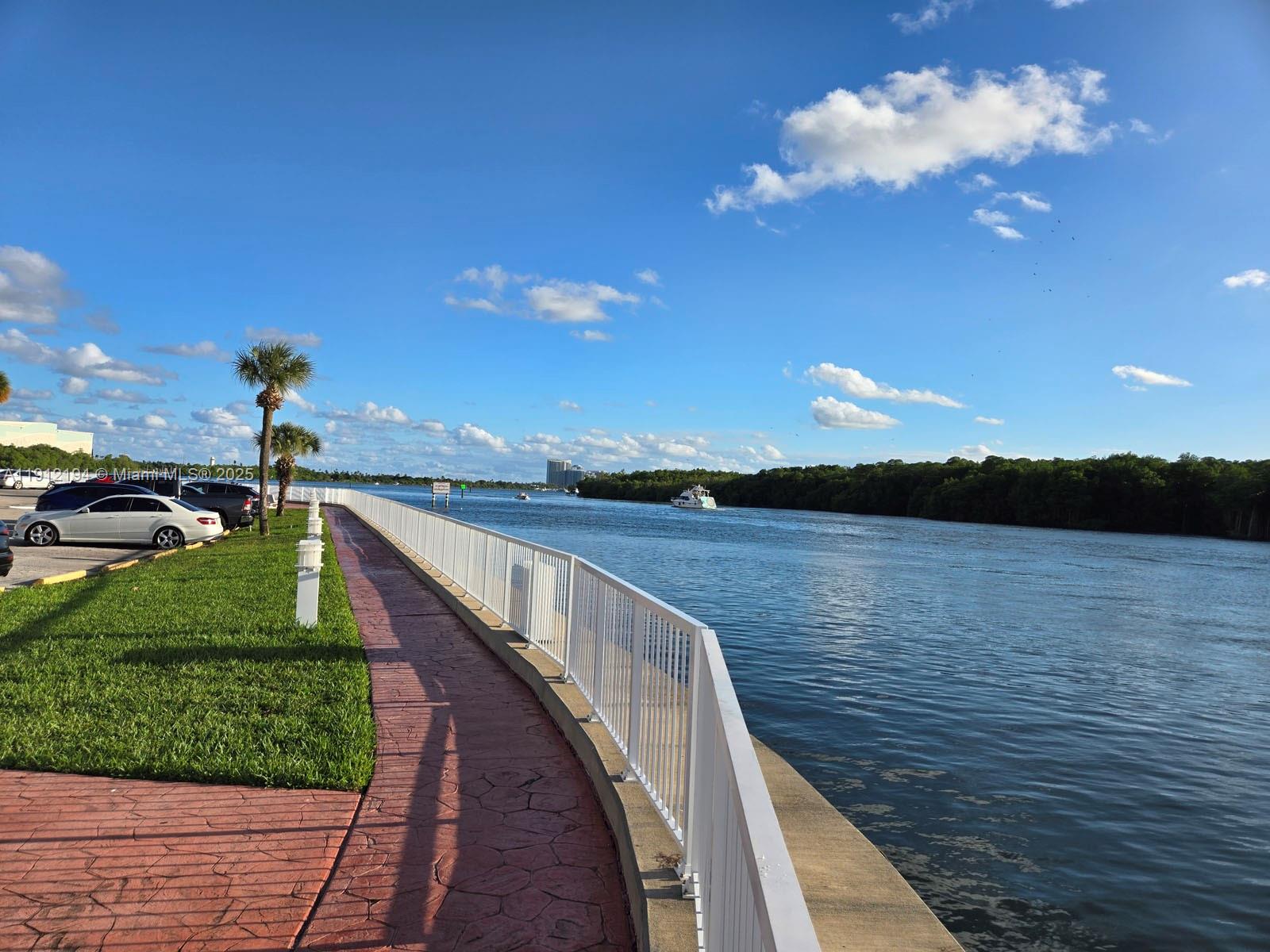 ARLEN HOUSE CONDO - Residential