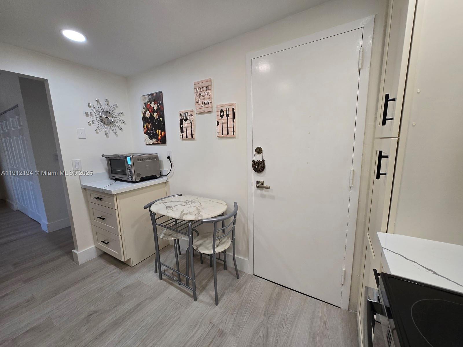 ARLEN HOUSE CONDO - Residential