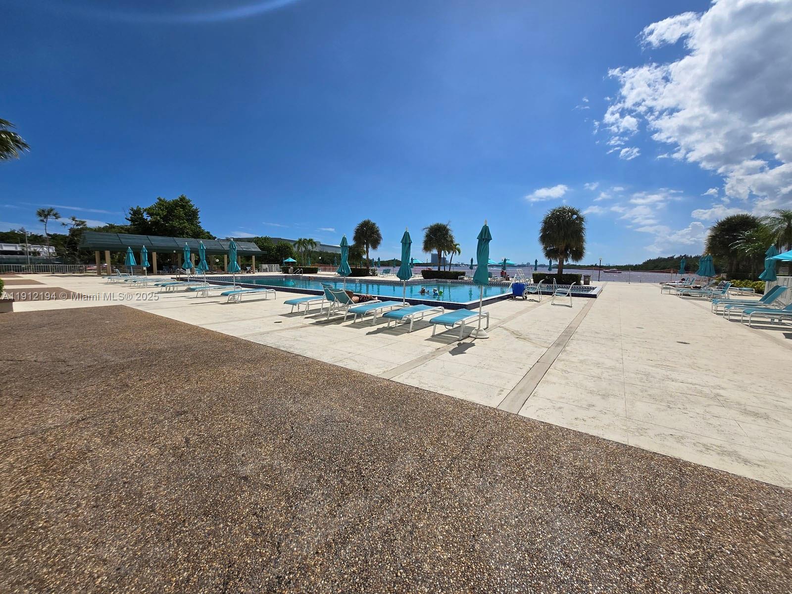 ARLEN HOUSE CONDO - Residential