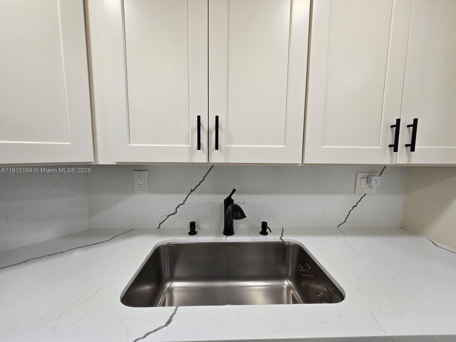 ARLEN HOUSE CONDO - Residential