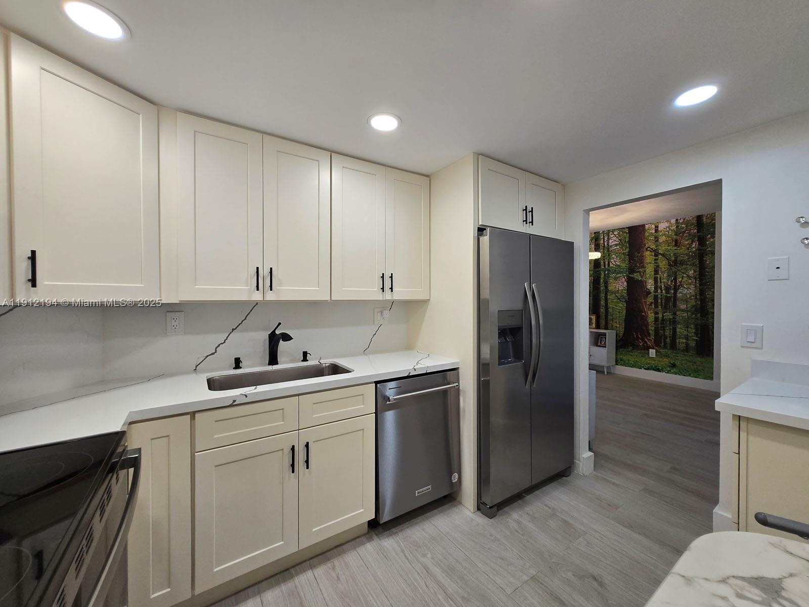 ARLEN HOUSE CONDO - Residential