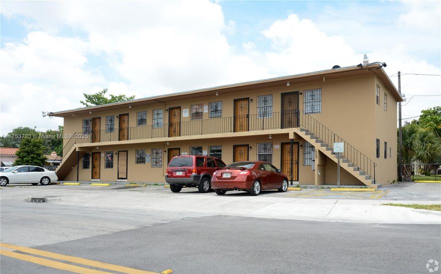 Trophy Income Producing asset consisting of 10 units, all of which are
1 Bed / 1 Bath. The property needs some renovations which in turn can
increase rents.

• Easy Value-Add
• Strategic Corner Location
• Split A/C
• Below Market Rent Rates
• Stable Long Term Tenants
• Completed its 50 Years Recertification