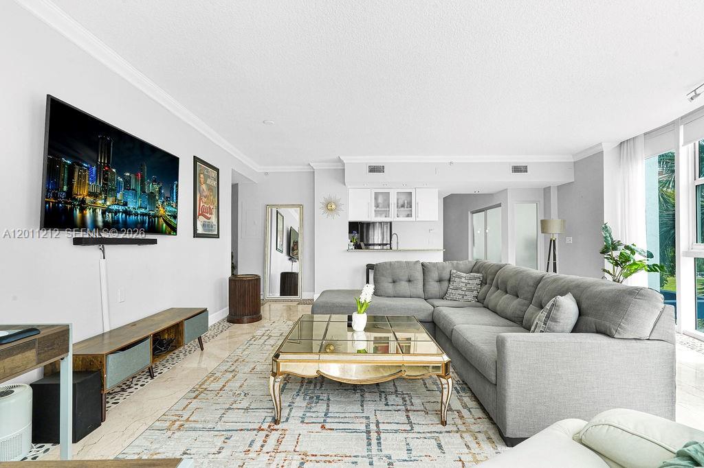 1800 BISCAYNE PLAZA CONDO - Residential