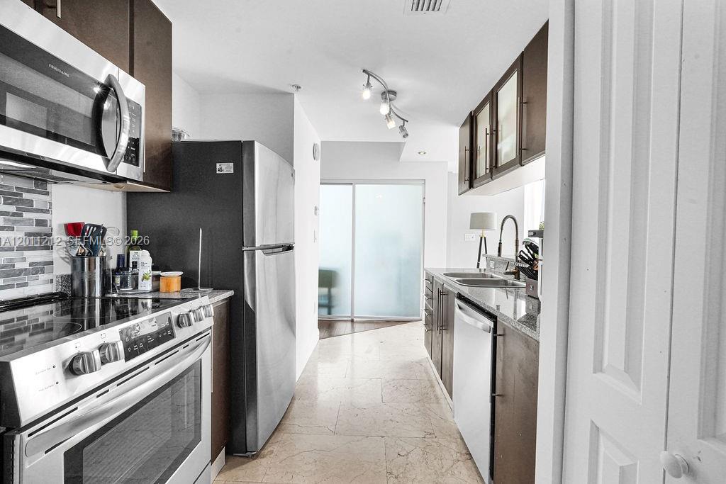 1800 BISCAYNE PLAZA CONDO - Residential