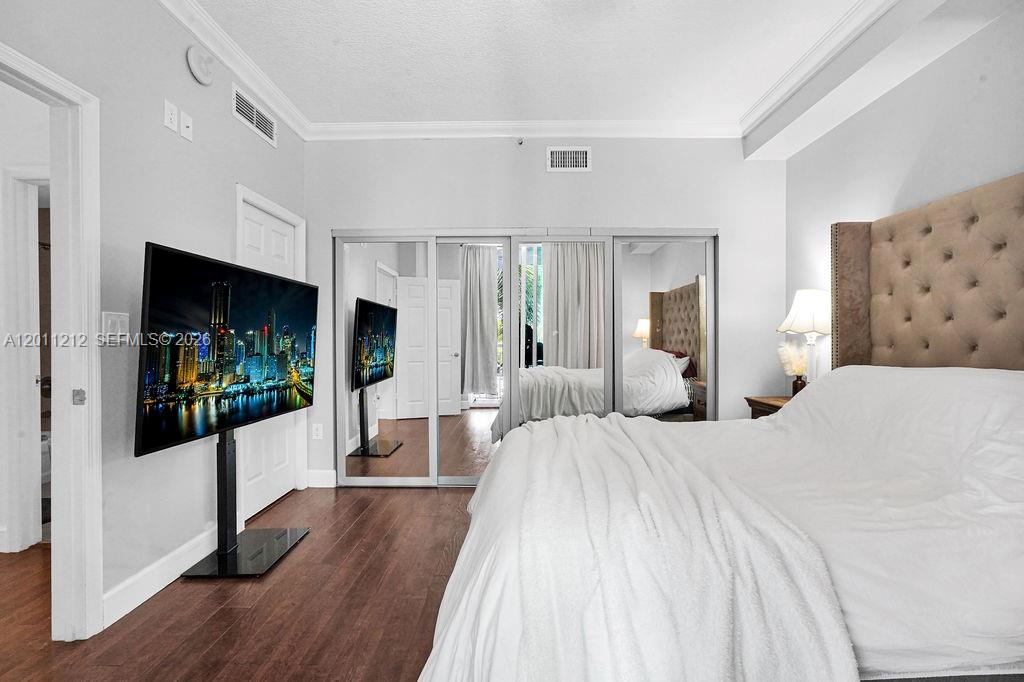 1800 BISCAYNE PLAZA CONDO - Residential
