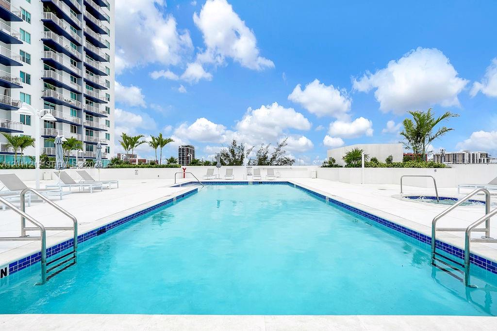 1800 BISCAYNE PLAZA CONDO - Residential