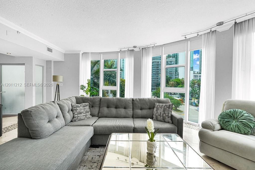 1800 BISCAYNE PLAZA CONDO - Residential