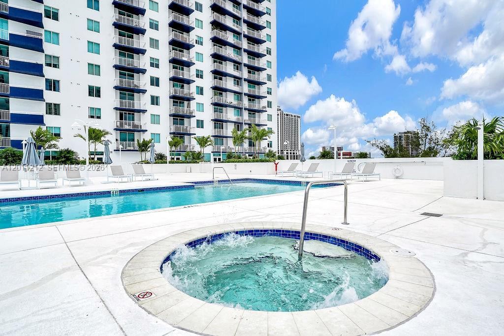 1800 BISCAYNE PLAZA CONDO - Residential