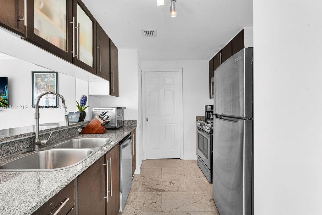 1800 BISCAYNE PLAZA CONDO - Residential