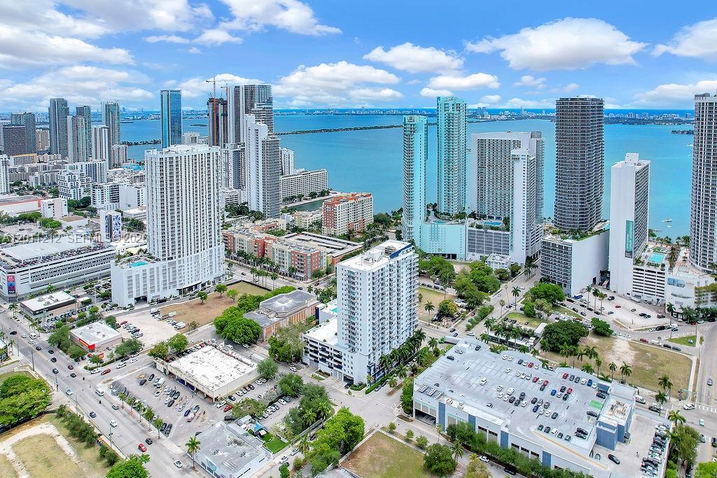 1800 BISCAYNE PLAZA CONDO - Residential