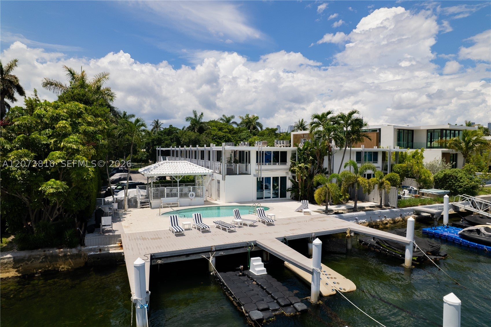 405 N Hibiscus Dr