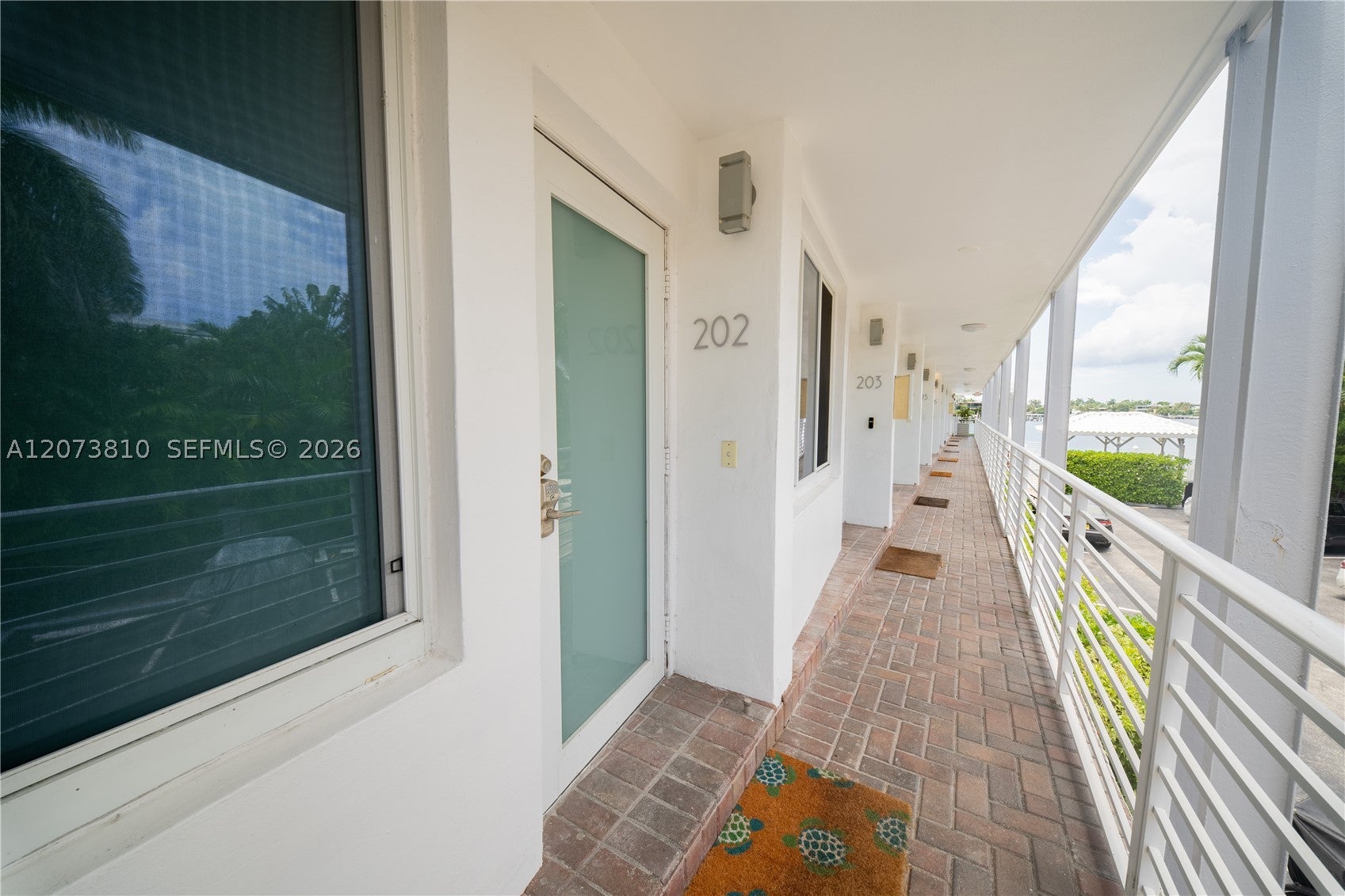 405 N Hibiscus Dr 202
