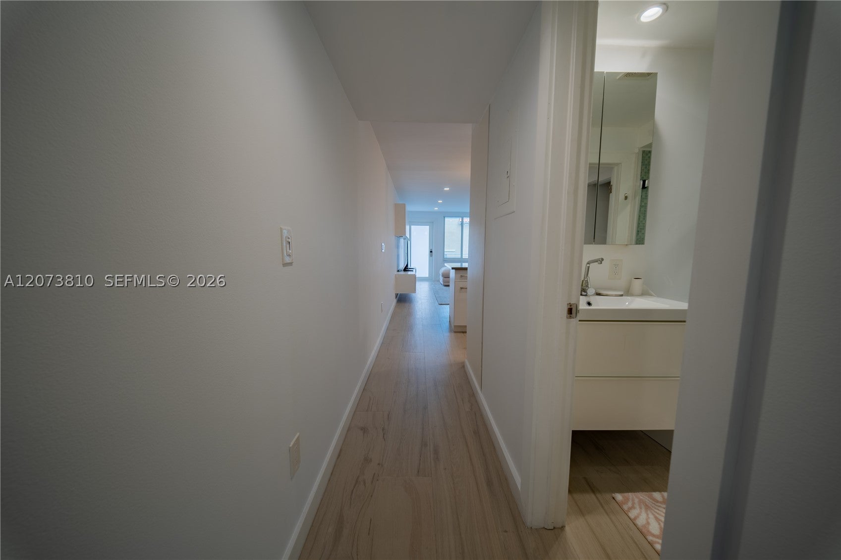 405 N Hibiscus Dr 202