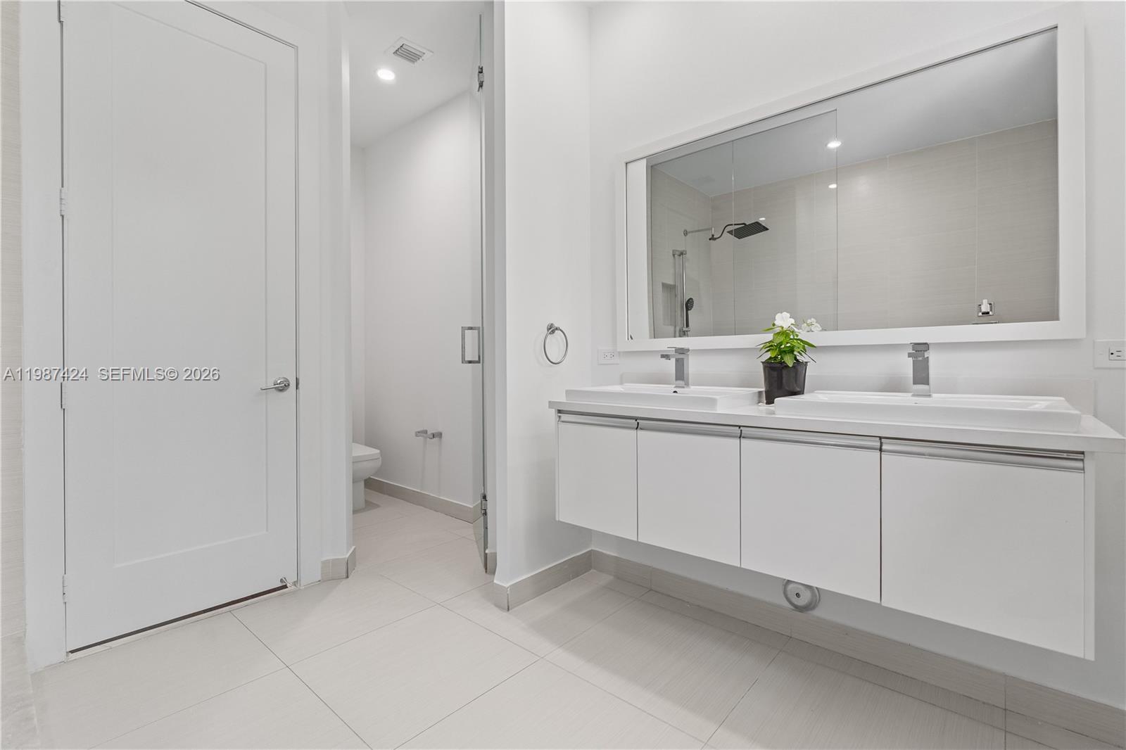 LANDMARK AT DORAL - Residential Lease