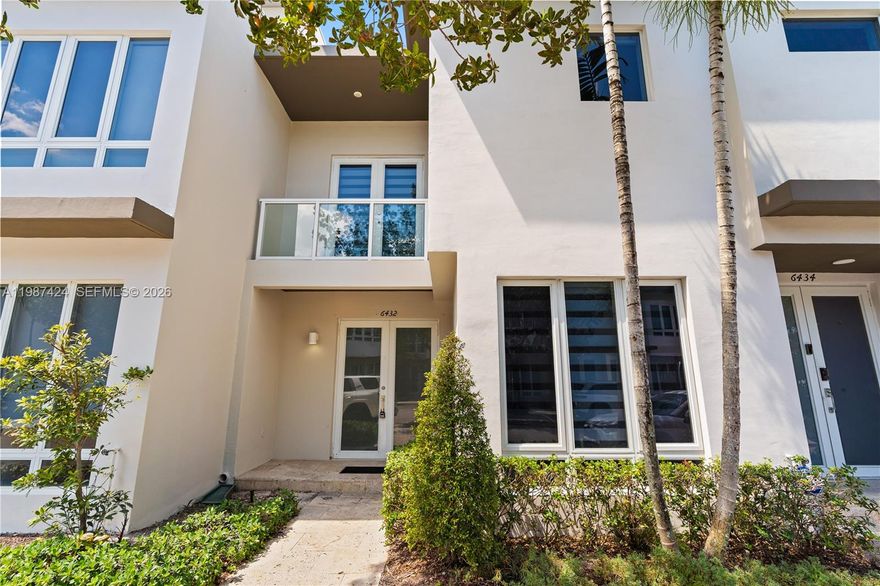 Fast association approval - within 7 days- Gorgeous 4 Beds 3 baths home in LANDMARK AT DORAL. This spacious residence offers a perfect blend of comfort & modern living, featuring an open-concept layout with abundant natural light throughout. The home boasts a well-appointed kitchen with ample cabinetry, NEW SS appliances and generous counter space—ideal for both everyday living and entertaining. The primary suite offers a relaxing retreat with a private en-suite bathroom and walk-in closet. Additional bedrooms are generously sized, providing flexibility for family, guests, or a home office. 1-Car garage, additional 2-car driveway plus 4 more vehicles to be park within community. Private fence on your backyard, CUSTOM zebra blinds, CUSTOM closets. One full Bedroom + bathroom downstairs. Always a plus for extended family or guests. 
Conveniently situated near top-rated schools, shopping centers, dining, and major highways, this home offers both comfort and accessibility in one of South Florida’s most sought-after communities.
Don’t miss this exceptional rental opportunity—schedule your showing today!