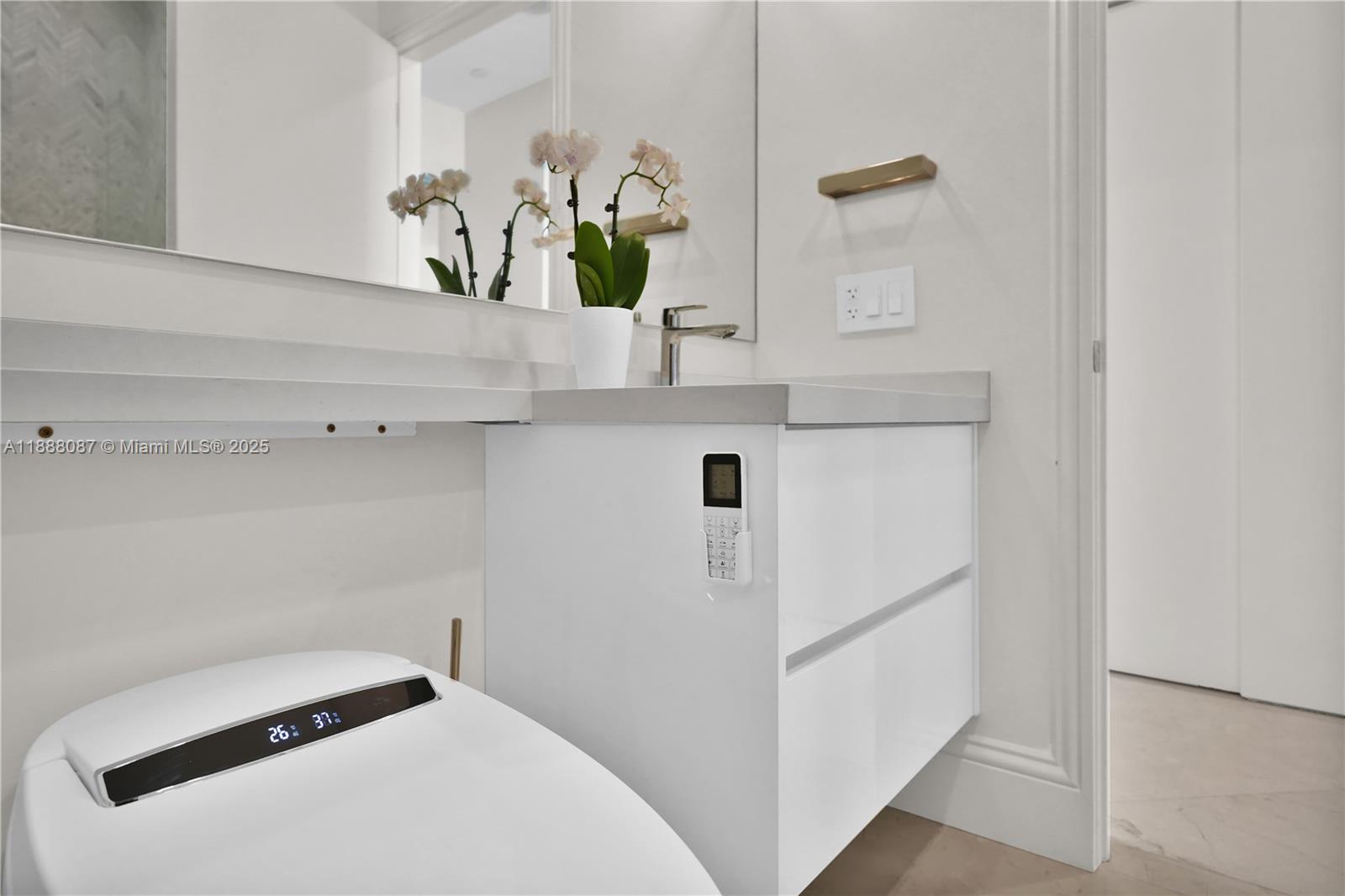 BLUE DIAMOND CONDO - Residential