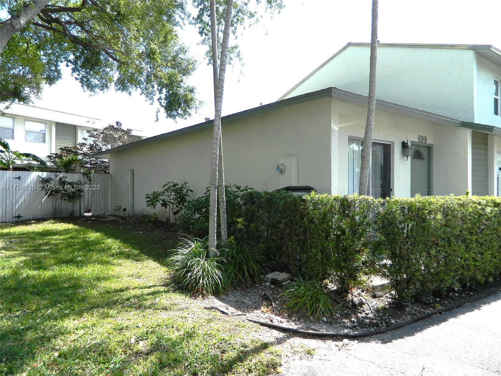 899 Crystal Lake Dr 899