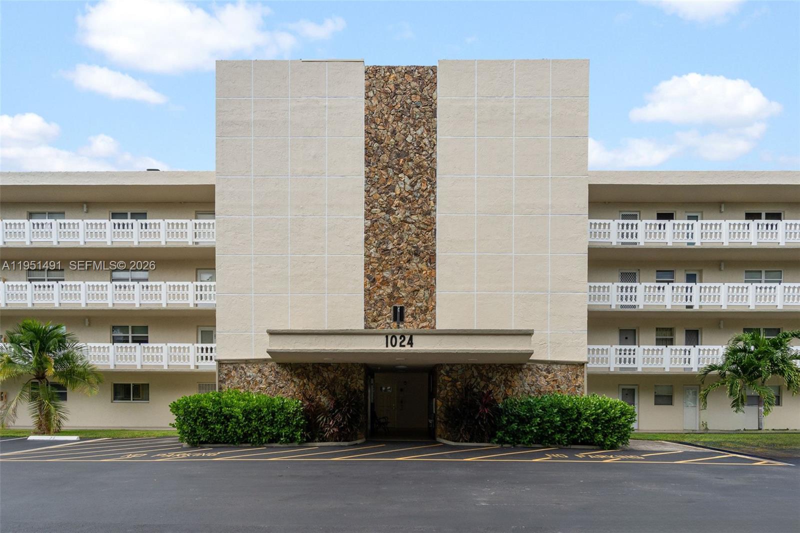 MEADOWBROOK LAKES CONDO - Residential