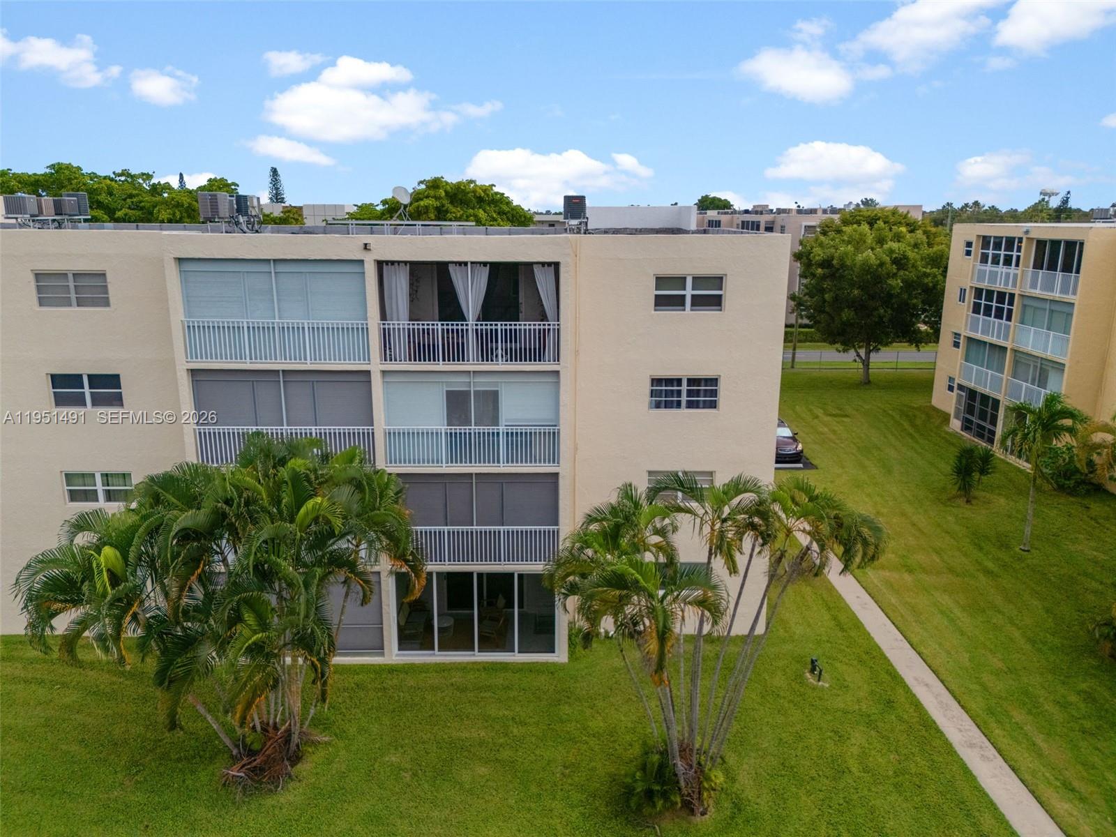 MEADOWBROOK LAKES CONDO - Residential