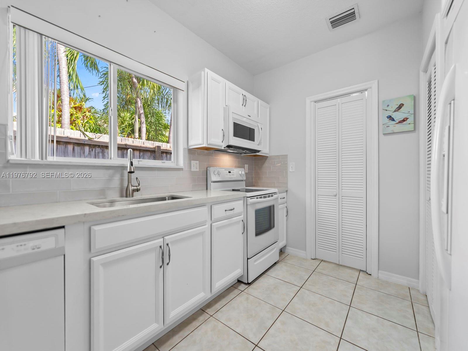 LARGO SOUND PARK - Residential Lease