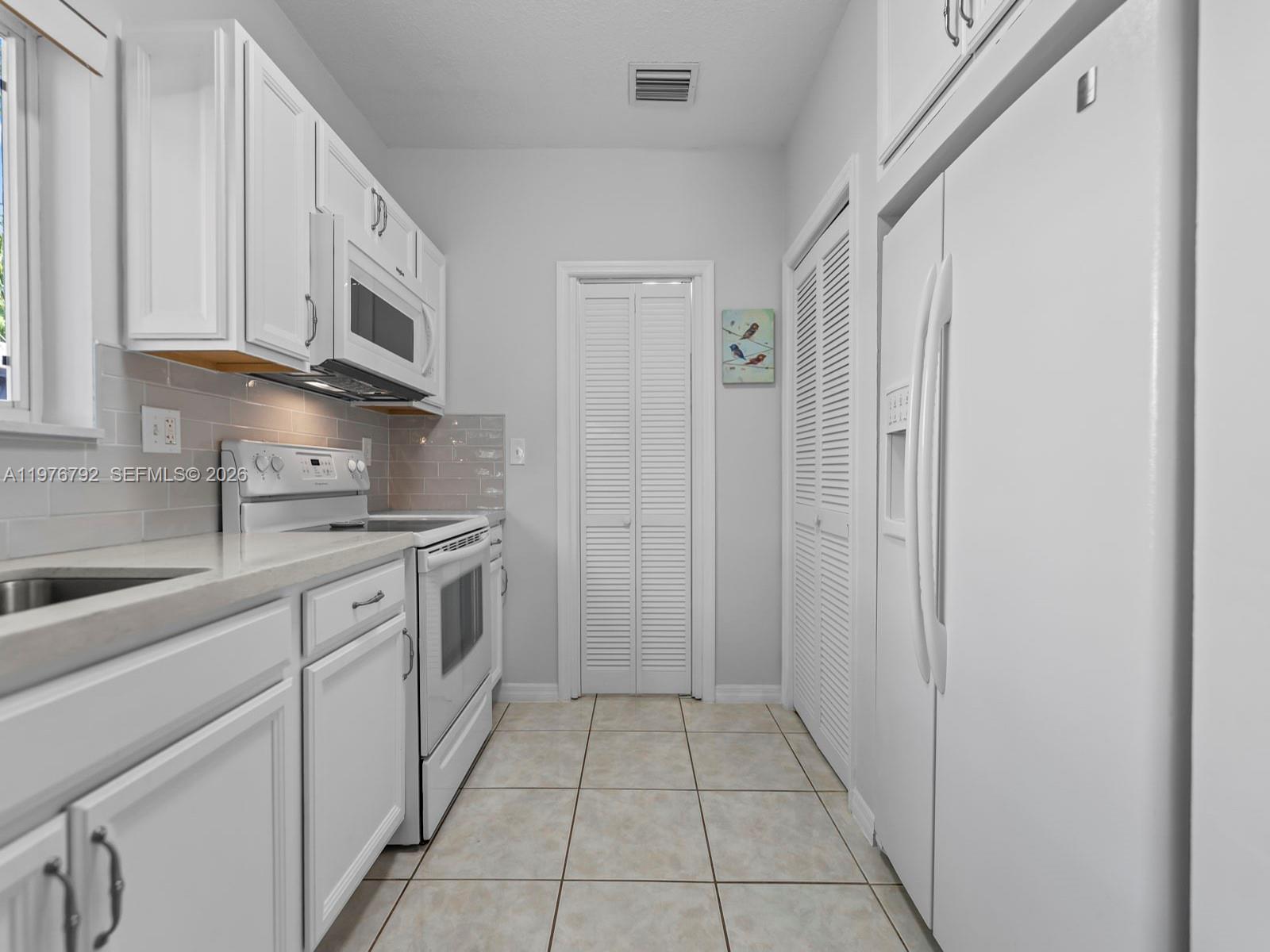 LARGO SOUND PARK - Residential Lease