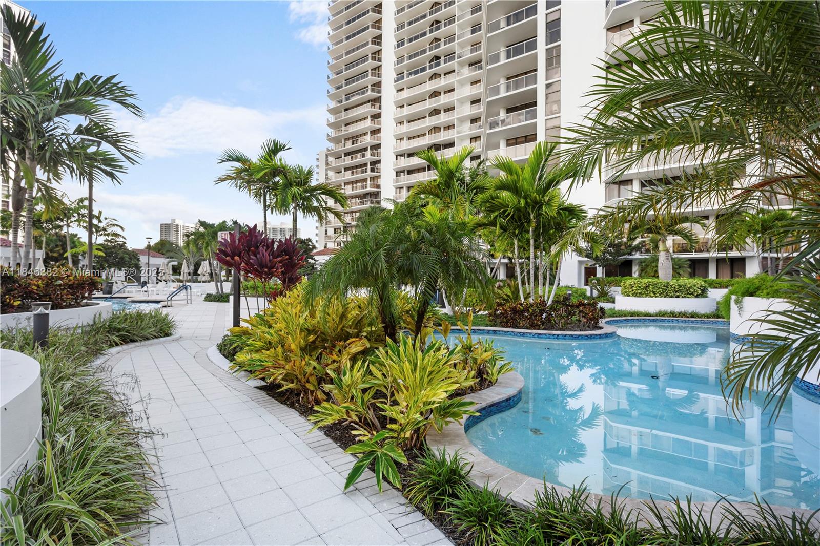 HAMPTONS WEST CONDO - Residential