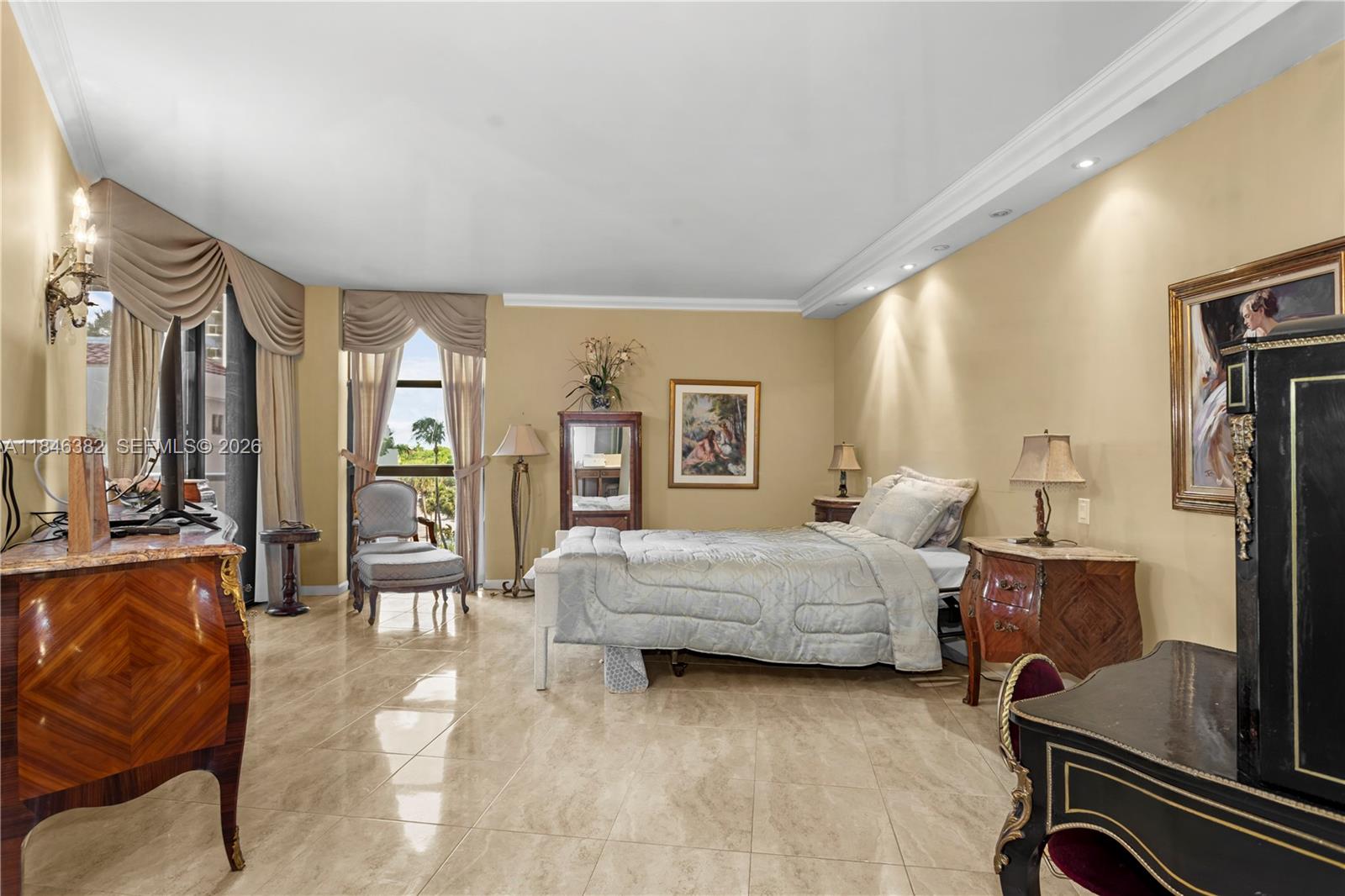 HAMPTONS WEST CONDO - Residential