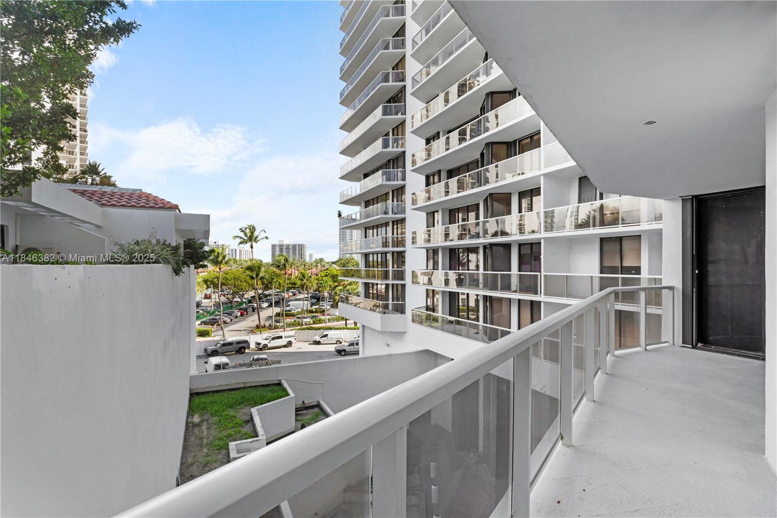 HAMPTONS WEST CONDO - Residential