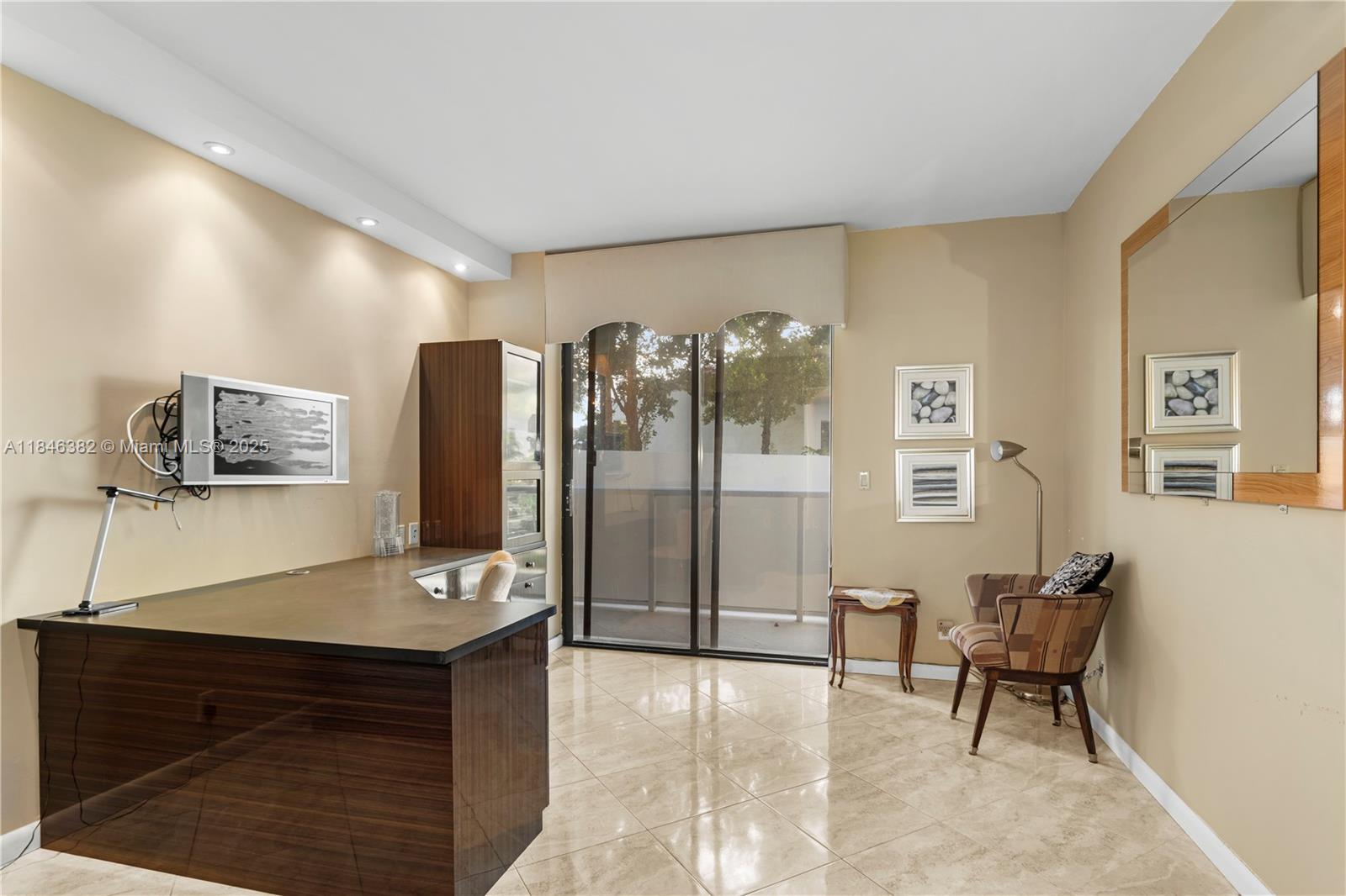 HAMPTONS WEST CONDO - Residential