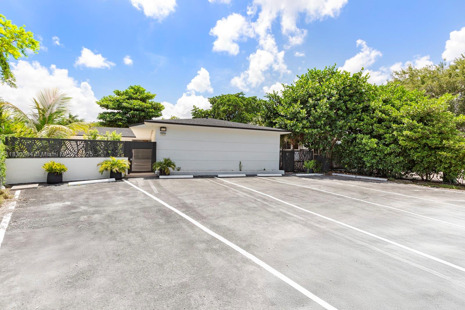 7800 NE 10th Ct 1