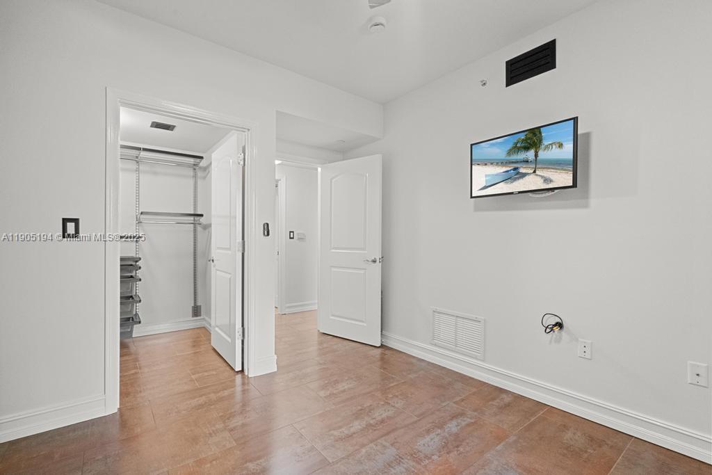 TOSCANO CONDO - Residential