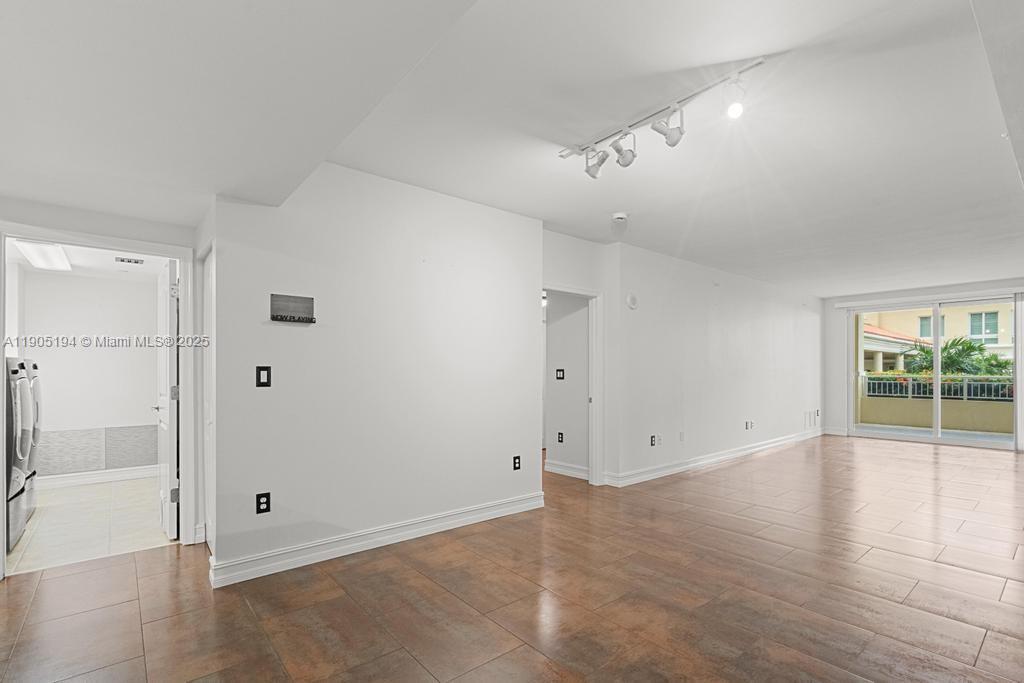 TOSCANO CONDO - Residential