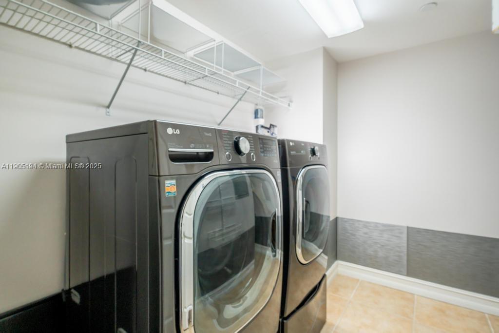 TOSCANO CONDO - Residential