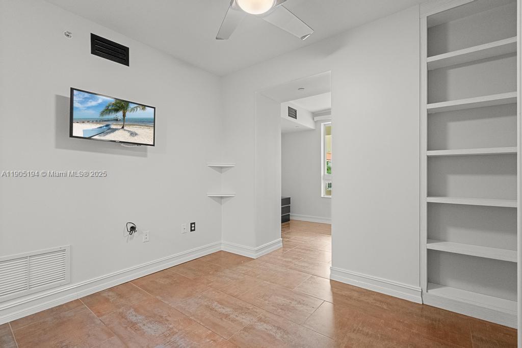 TOSCANO CONDO - Residential