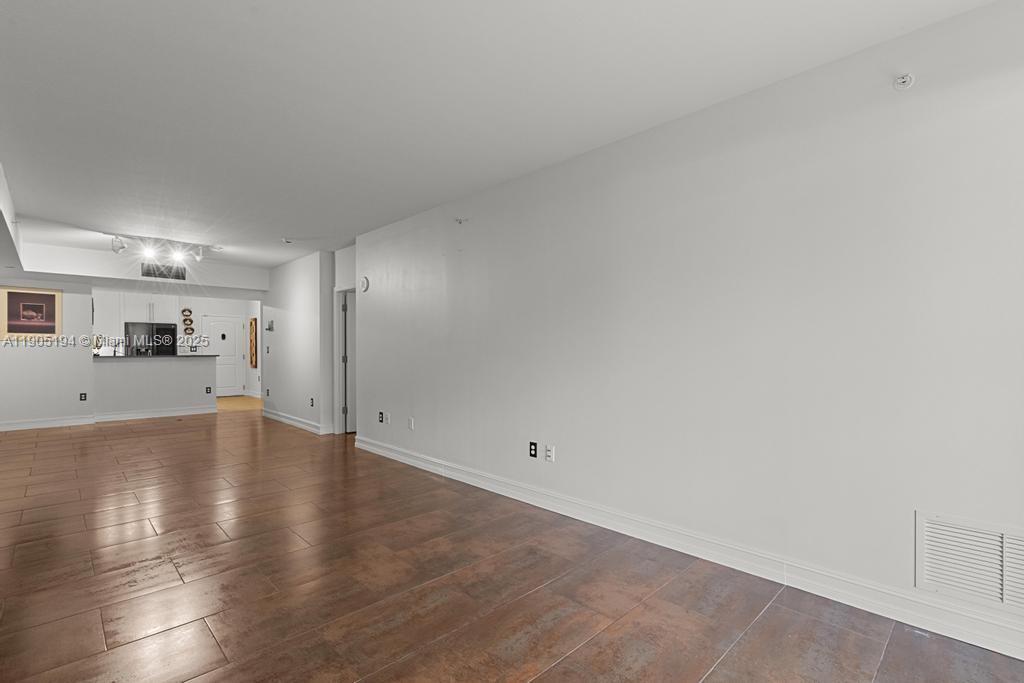 TOSCANO CONDO - Residential