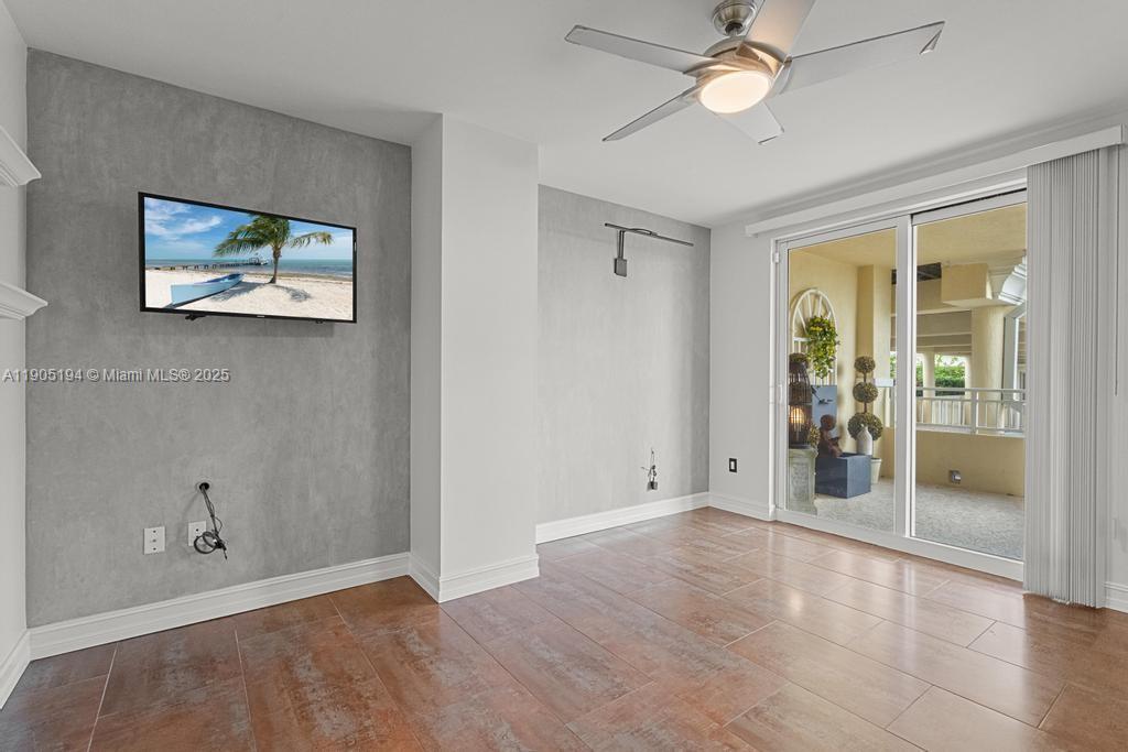 TOSCANO CONDO - Residential