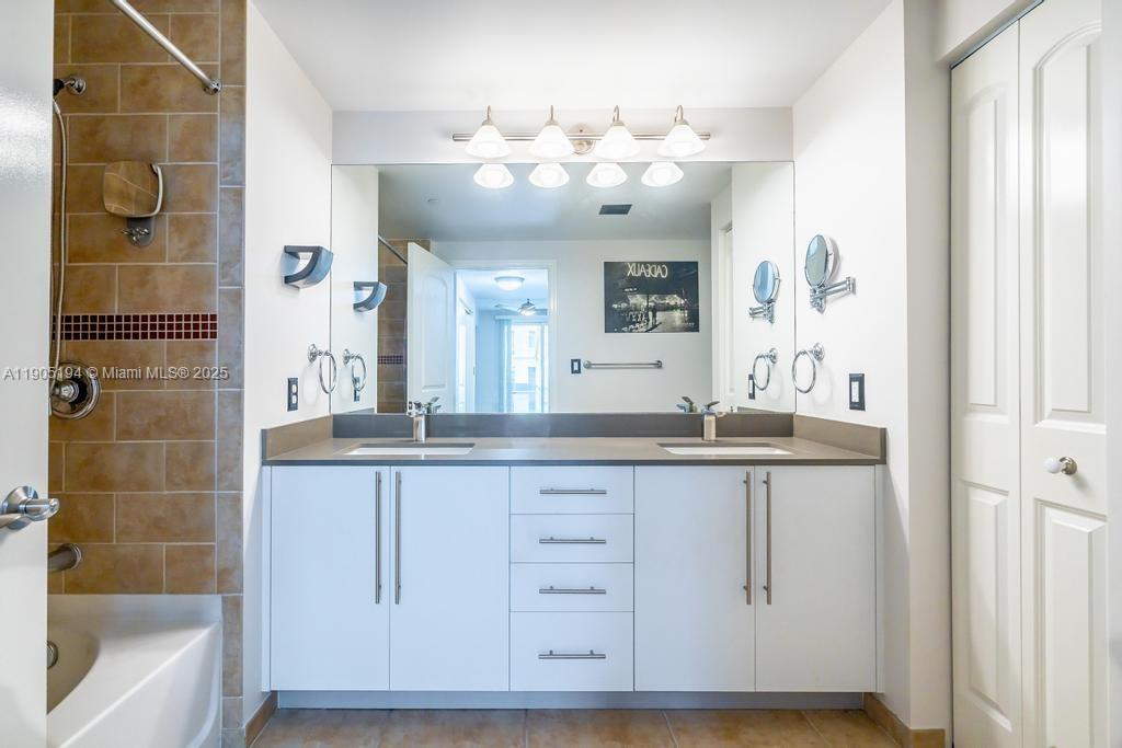 TOSCANO CONDO - Residential