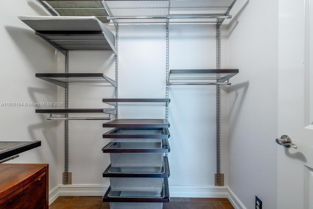 TOSCANO CONDO - Residential