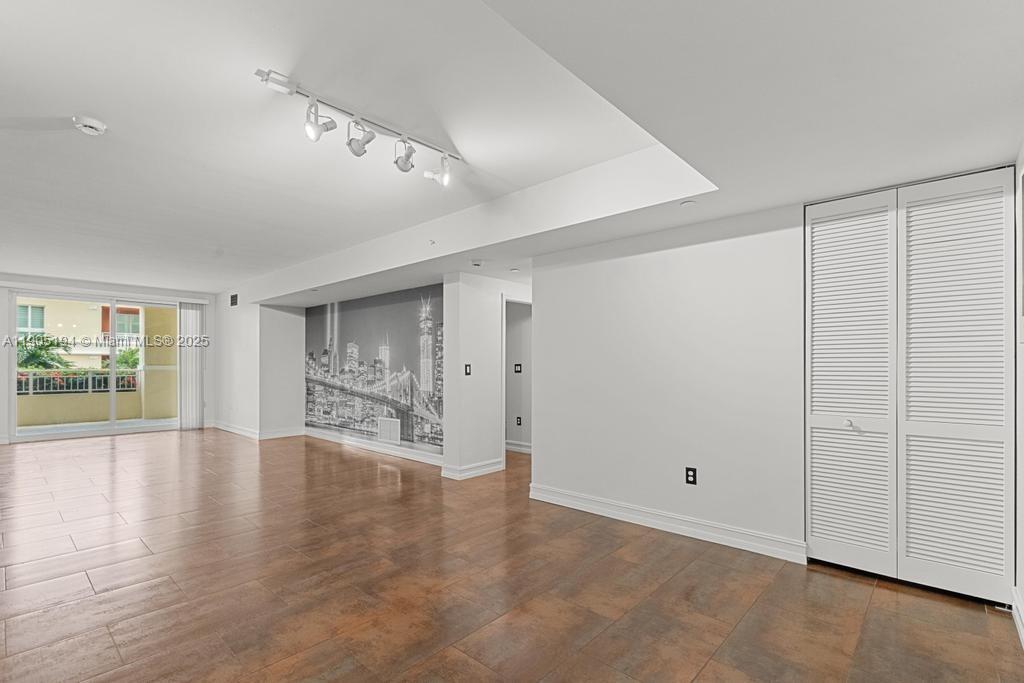 TOSCANO CONDO - Residential