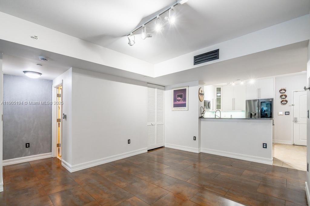 TOSCANO CONDO - Residential