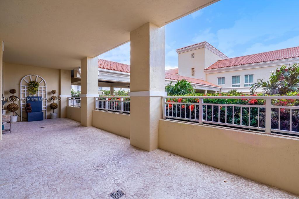TOSCANO CONDO - Residential