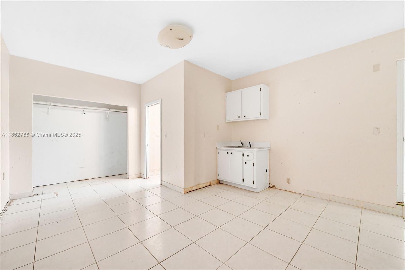 MIAMI LAKES SEC 5 - Residential