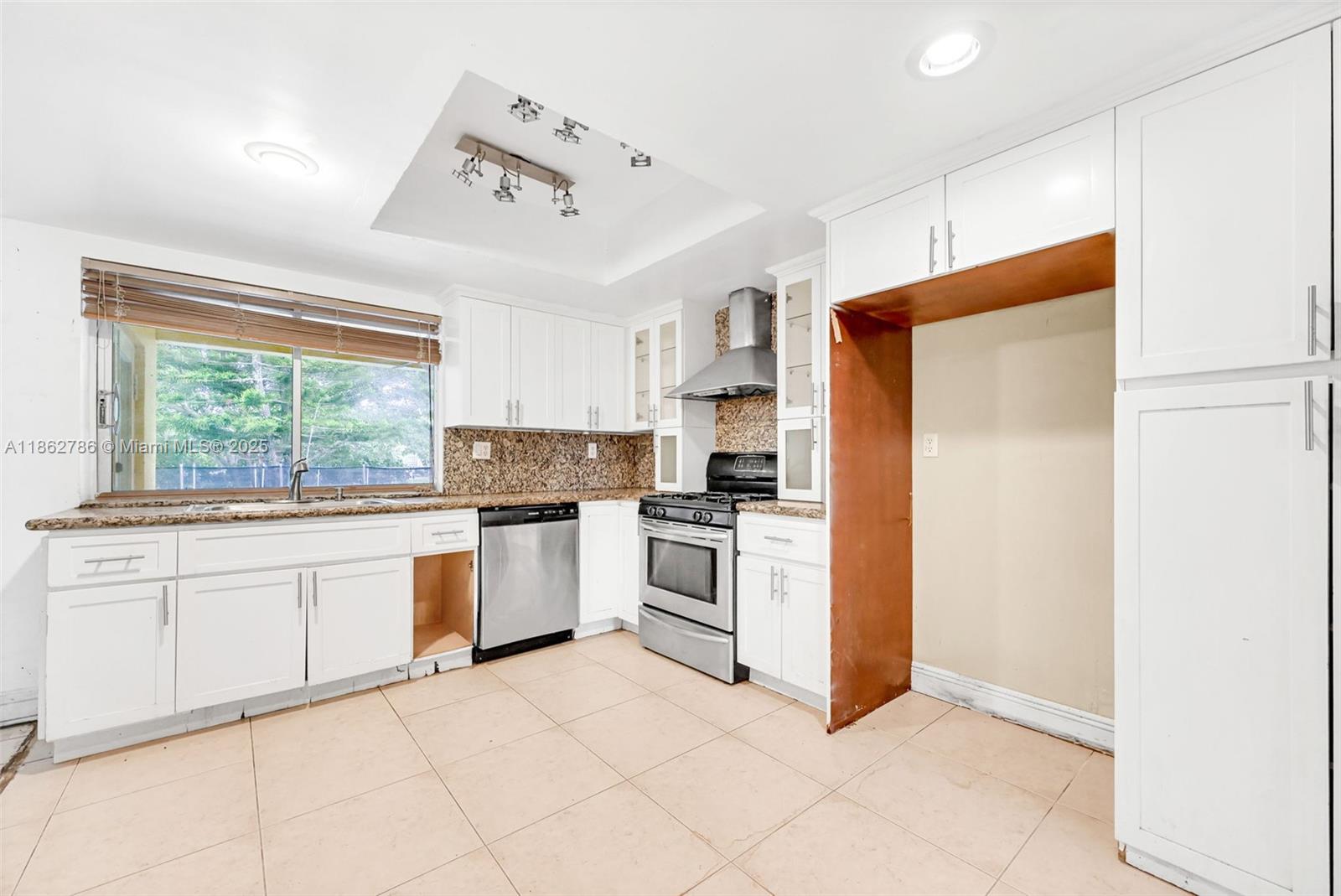 MIAMI LAKES SEC 5 - Residential