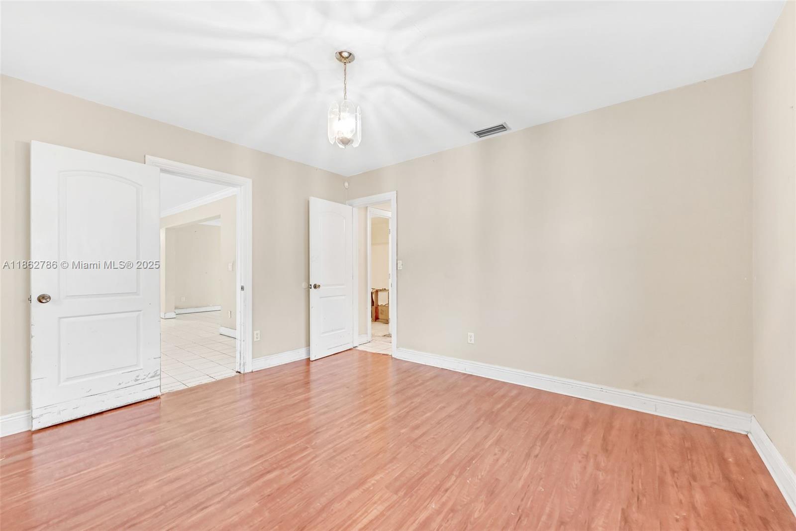 MIAMI LAKES SEC 5 - Residential