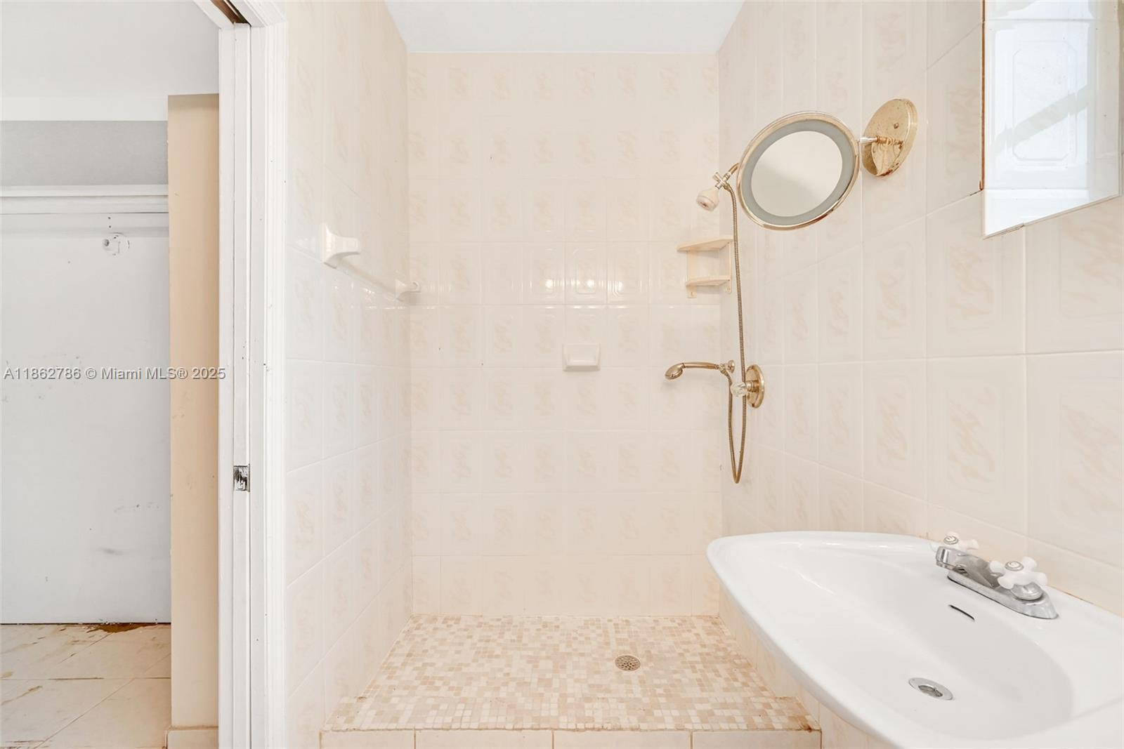 MIAMI LAKES SEC 5 - Residential