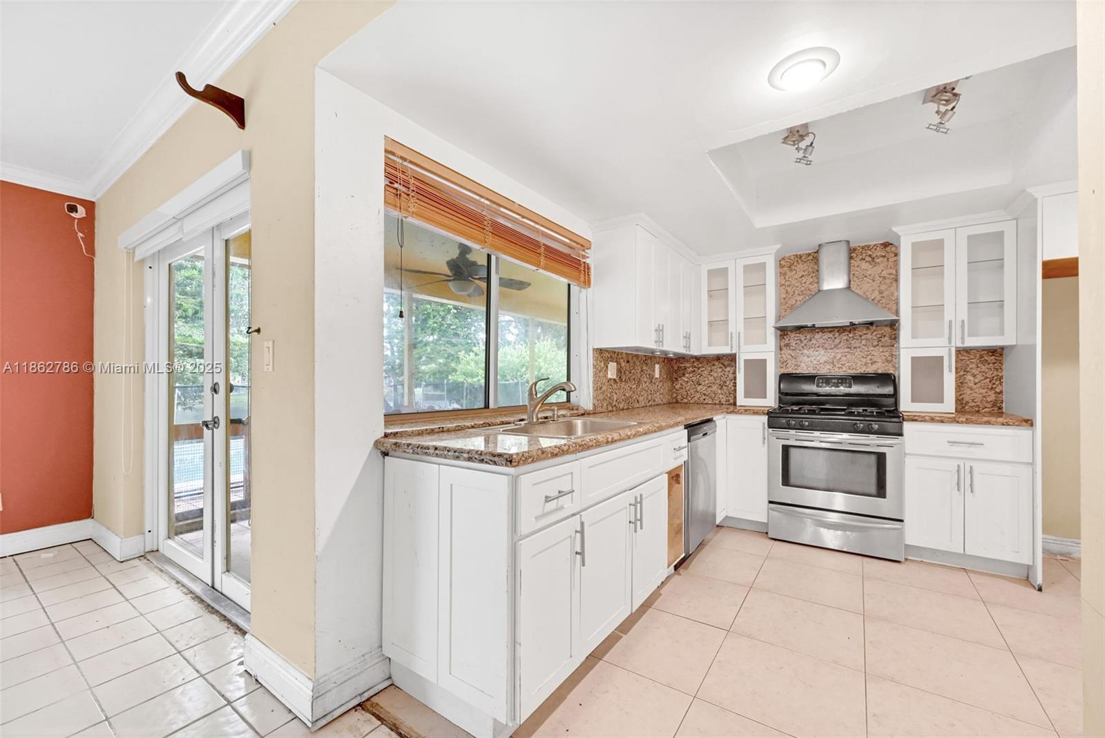 MIAMI LAKES SEC 5 - Residential