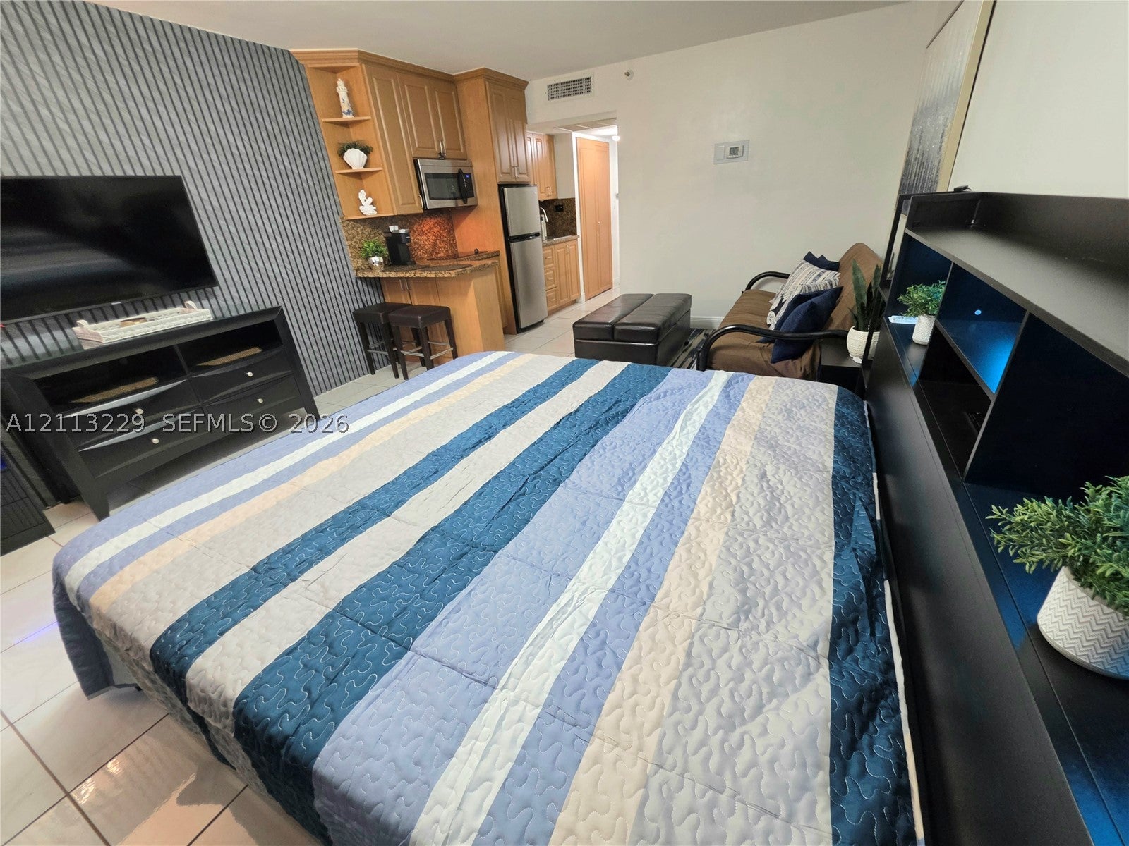 19201 COLLINS AVE 432