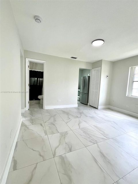 1960 NW 49 ST FRONT Miami FL 33142